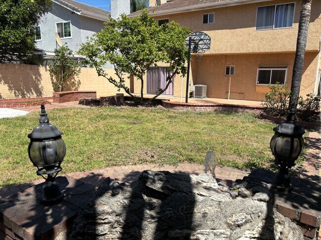 Foto del edificio - 7515 Melvin Ave
