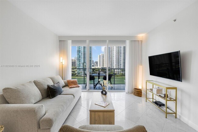 Foto del edificio - 325 S Biscayne Blvd
