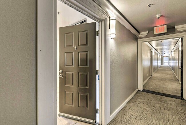 Building Photo - COMING SOON!!! BEAUTIFUL 1BD/1BA CONDO IN EMERYVILLE CA