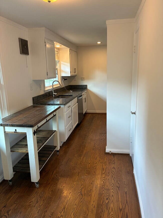 Building Photo - 3209 W 72nd St
