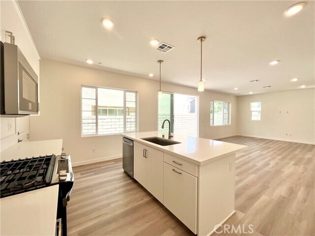 Building Photo - 27672 Ensemble Pl