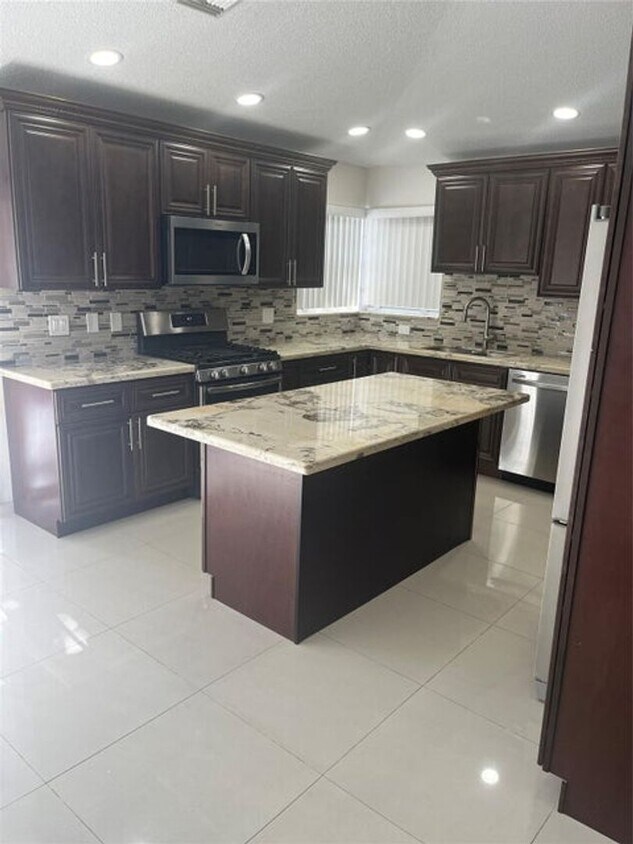 Photo - 13412 NW 5th Place, Plantation, FL 33325 - 6150