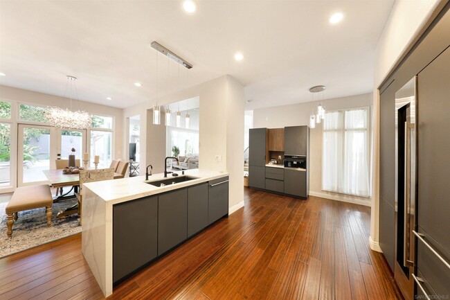 Foto del edificio - 9760 Claiborne Square