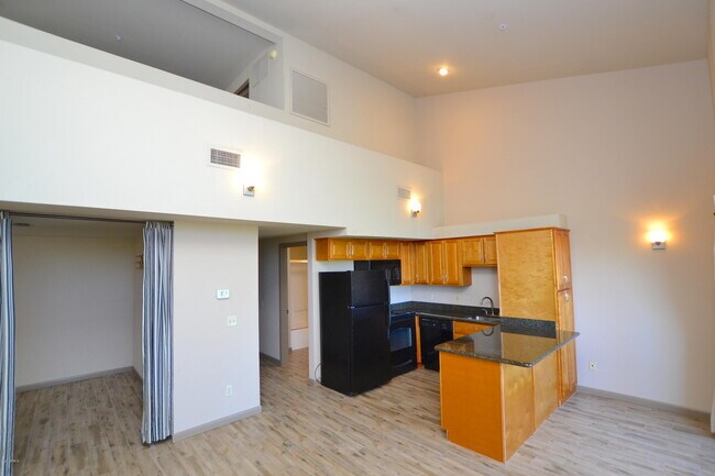 Foto del edificio - 1005 E 8th St