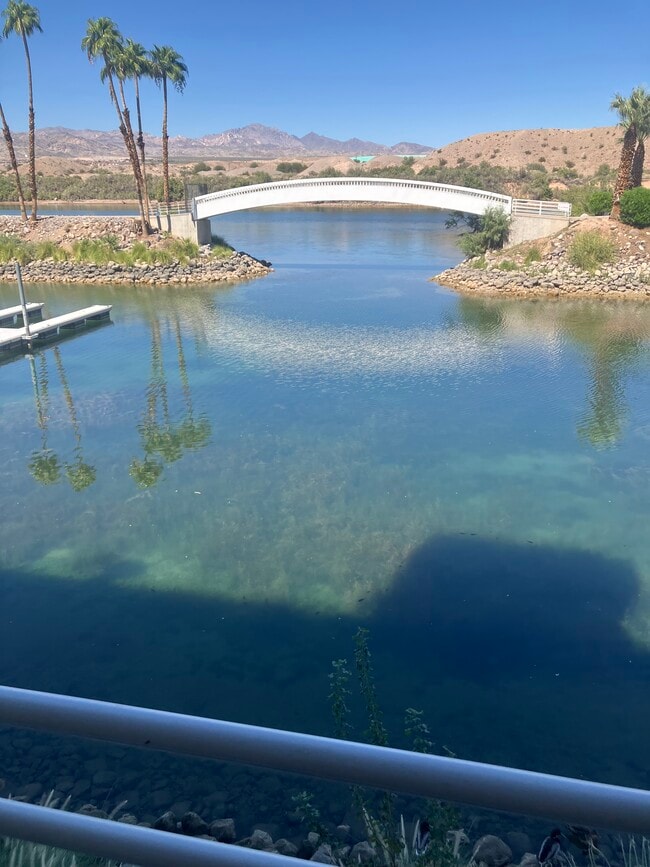 Building Photo - 1800 Club House Dr