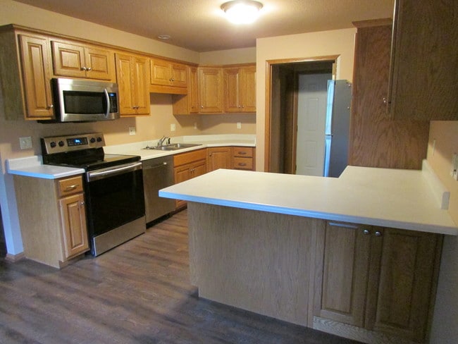 Building Photo - 2202 Pinehurst Dr