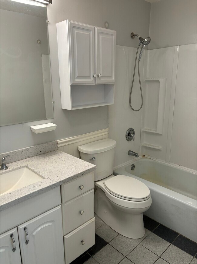 306 Pine Rock Ave Unit D4, Hamden, CT 06514 Condo for Rent in Hamden