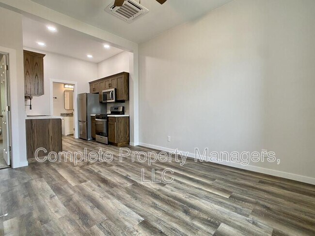 Foto del edificio - 423 Adams Ave