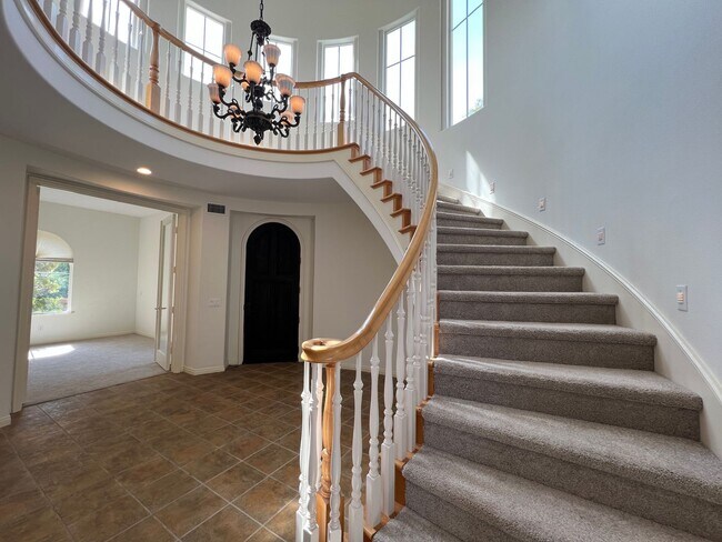 Foto del edificio - Luxury En Suite Living & Panoramic Views