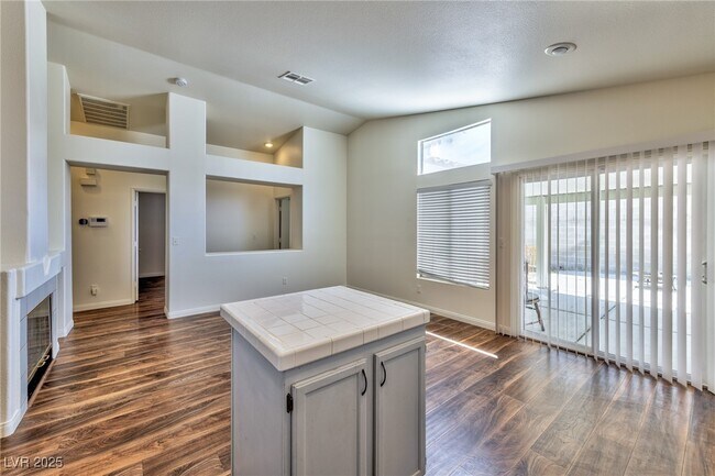 Foto del edificio - 5537 Oakwood Ridge St