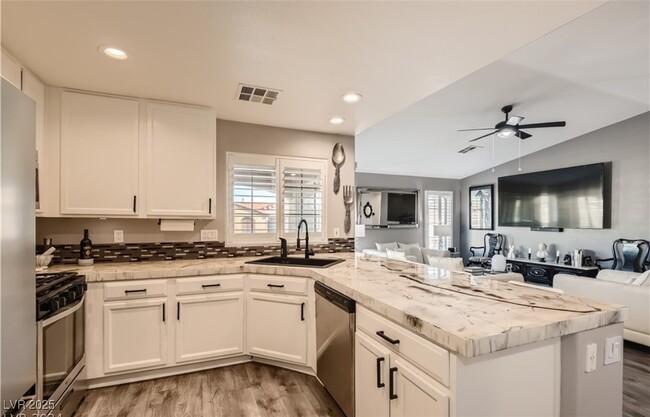 Foto del edificio - 7250 Diamond Canyon Ln