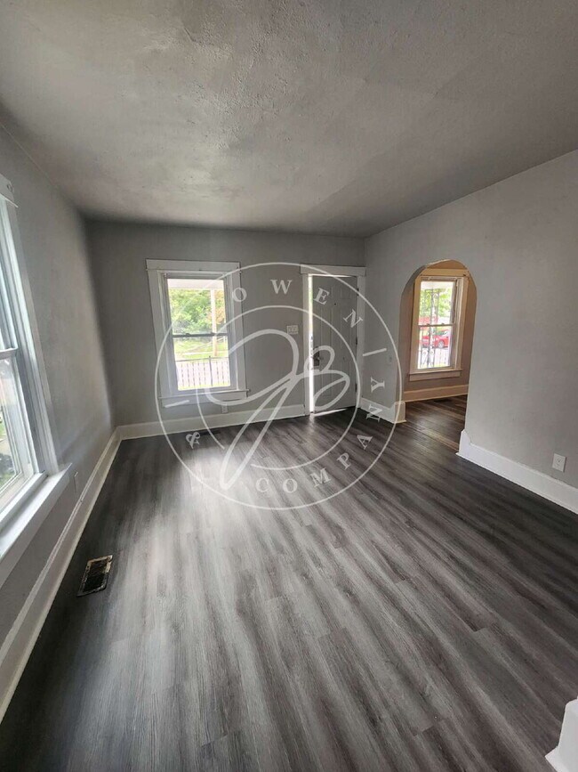Foto del edificio - 3 bed 2 bath with over 1200 sq. feet