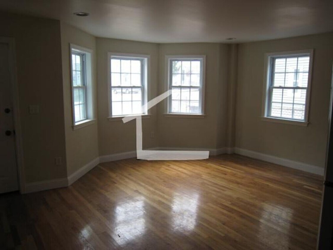 Foto del edificio - JP 2-bed/2-bath with Heat/Hot Water Included; No Broker Fee