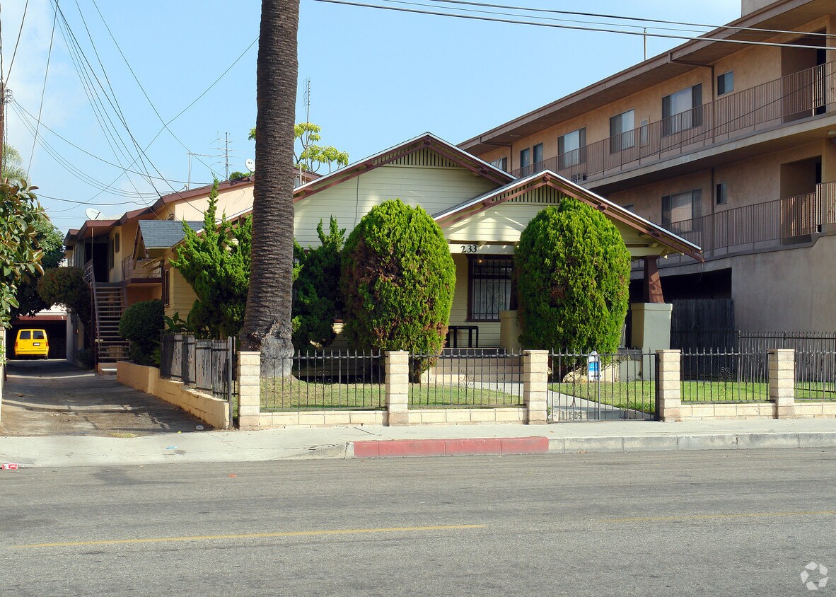 Primary Photo - 233 W Queen St