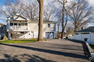 Building Photo - 1320 Mamaroneck Ave