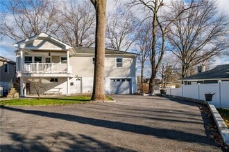 Building Photo - 1320 Mamaroneck Ave