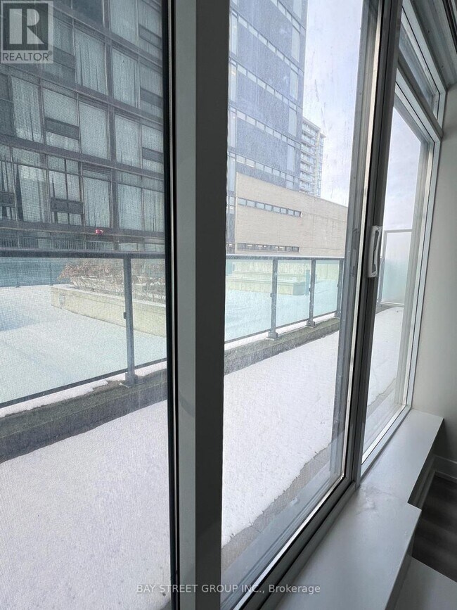 Building Photo - 36 Lisgar St