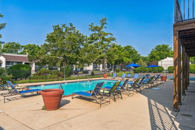 Building Photo - Canter Pointe