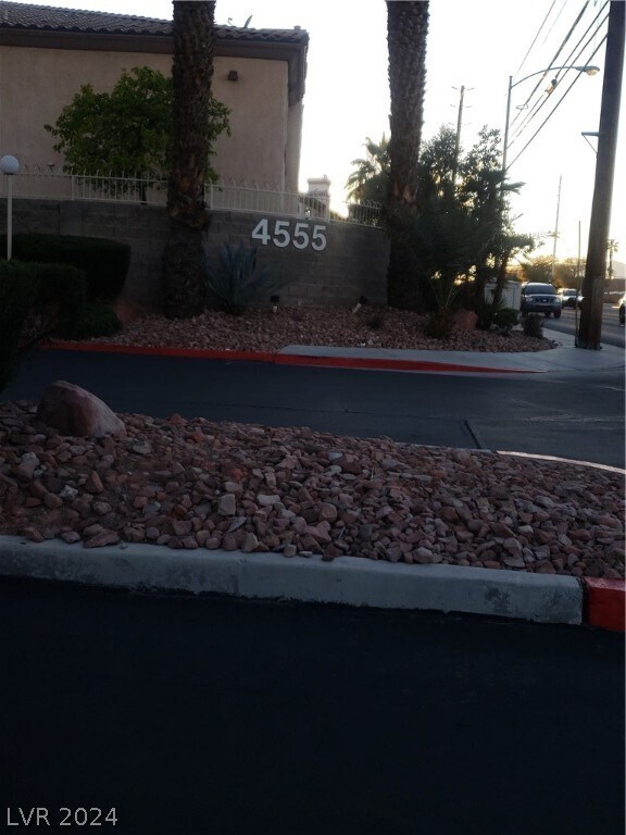 Building Photo - 4555 E Sahara Ave