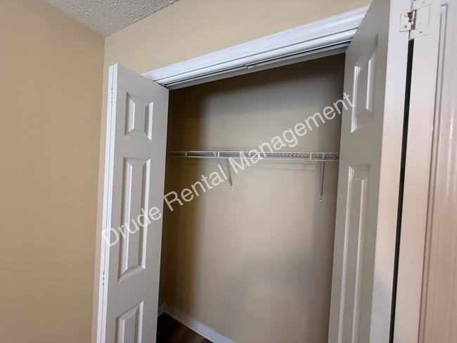 Building Photo - Comfort Meets Convenience