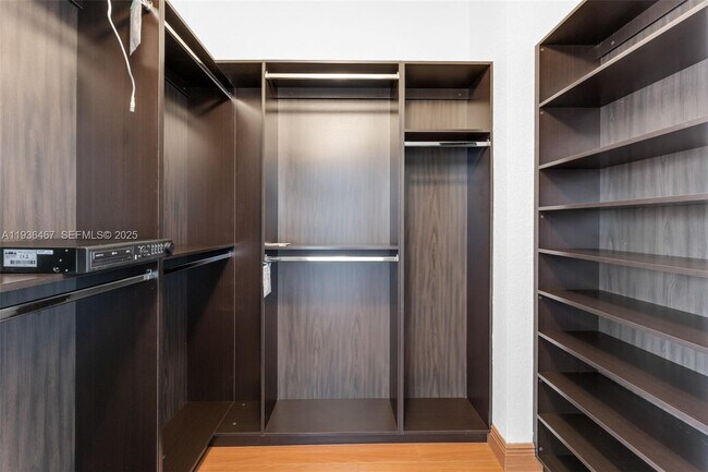 Foto del edificio - 851 SW 154th Path