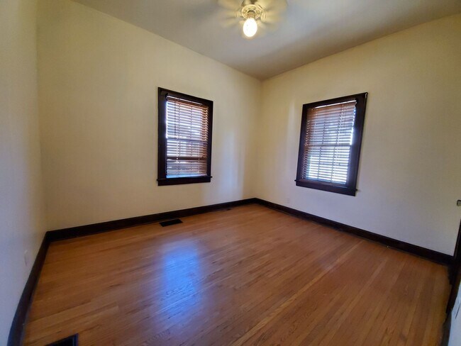 Building Photo - 525 S Woodlawn Ave