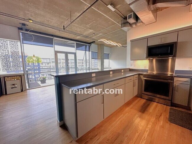 Building Photo - $500.00 off First Month's Rent!-Beautiful ...