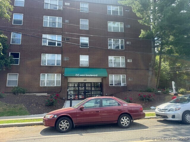 Primary Photo - 873 West Blvd