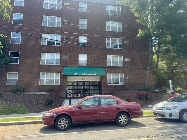 Building Photo - 891 West Blvd