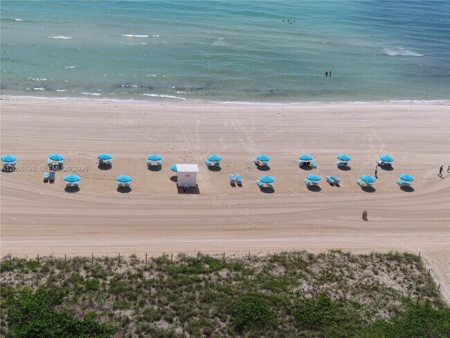 Foto del edificio - 5701 Collins Ave
