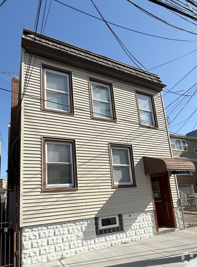122 Cross St
