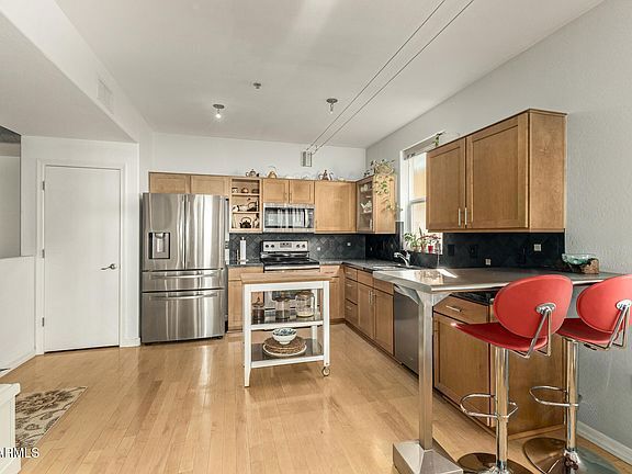 Foto del edificio - 706 E Washington St