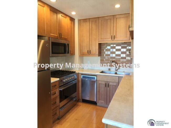 Building Photo - 295 Graystone Terrace