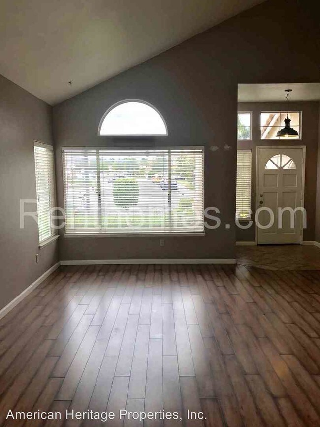 Building Photo - 3 br, 2.5 bath House - 705 Mosaic Circle
