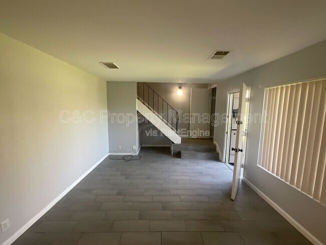 Foto del edificio - 292 Grecia Ct