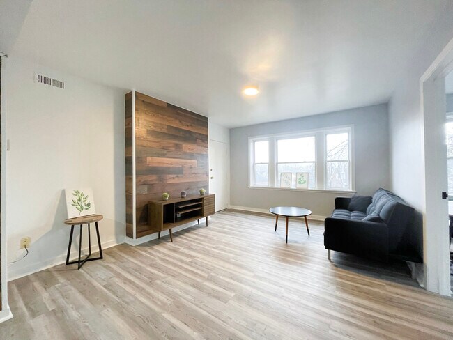 Building Photo - 5735 Hobart St, Pittsburgh, PA 15217