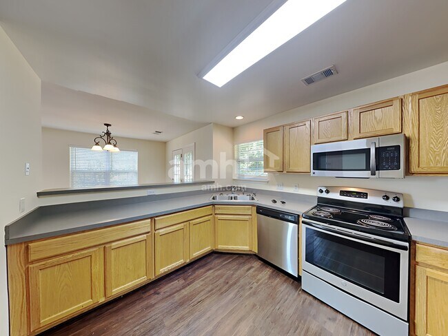 Foto del edificio - 605 Daniel Ct