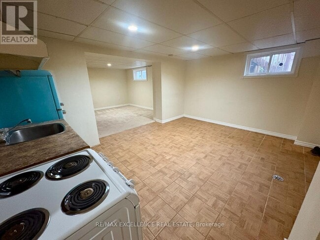 Photo du bâtiment - 1312 Daimler Rd