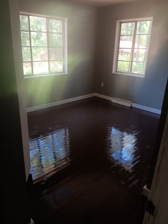 Building Photo - 1234 Glen Erin St