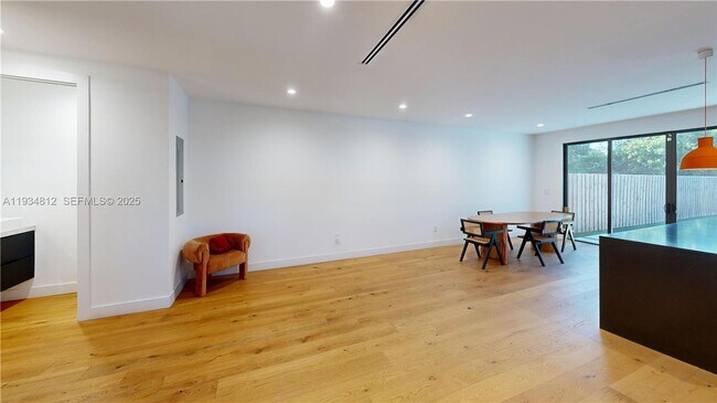 Foto del edificio - 353 NW 50th St