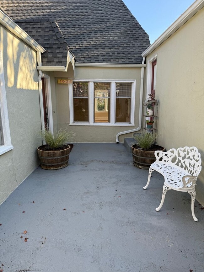 Foto del edificio - Great 2 Bedroom Rental Home in Crocker Highland District