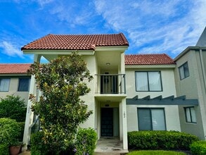 Building Photo - 5560 Fairway Park Dr
