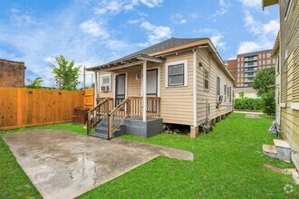 Building Photo - 114 N St Charles St