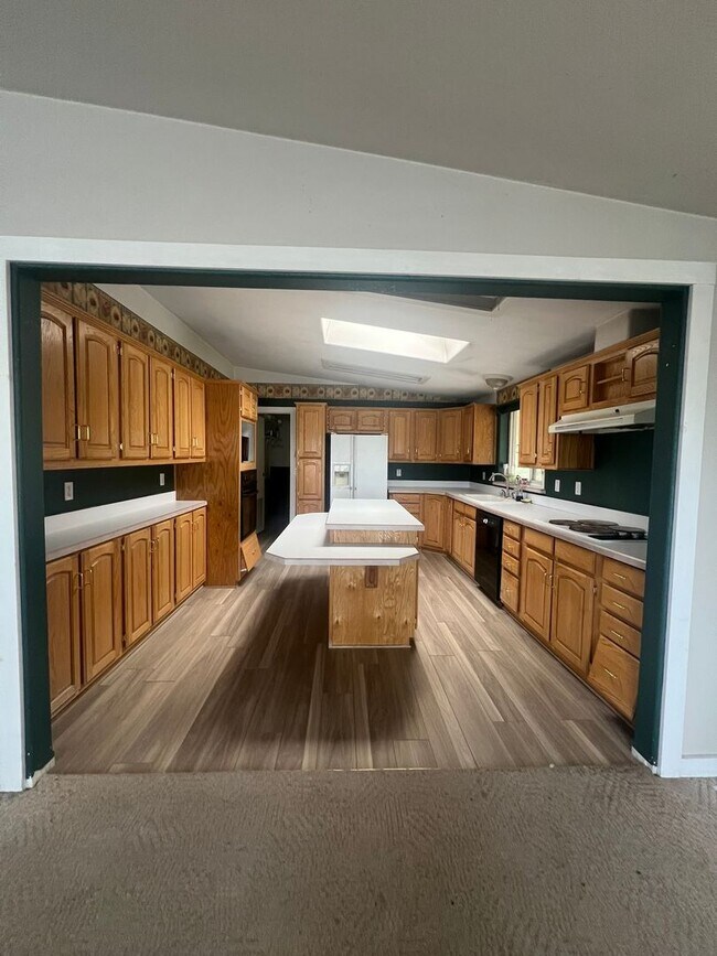 Building Photo - 3 Bedroom, 2 Bathroom Manufactured Home - ...