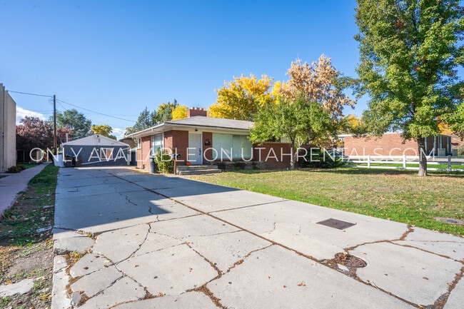 Building Photo - 639 600 W