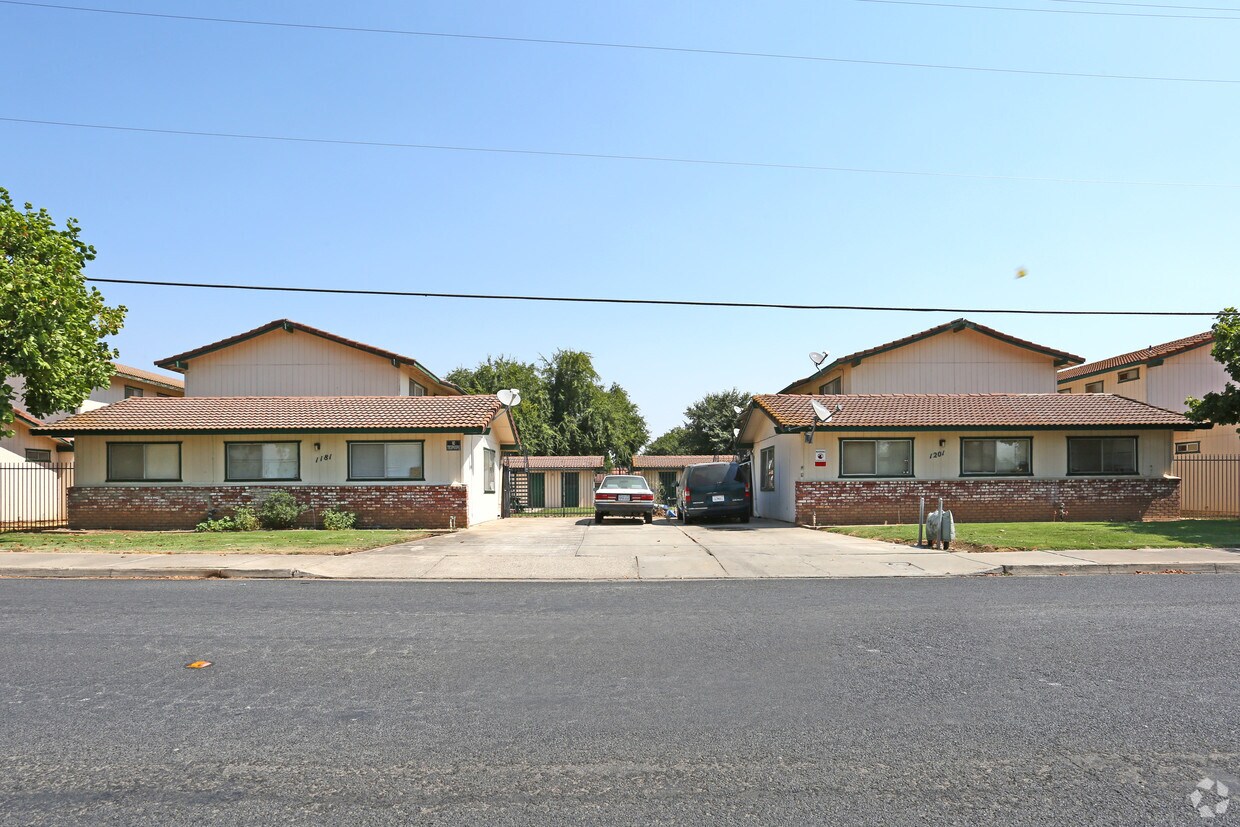 Building Photo - Evergreen Apartments
