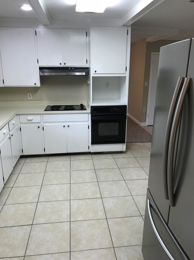 Building Photo - 5696 Reinke Dr