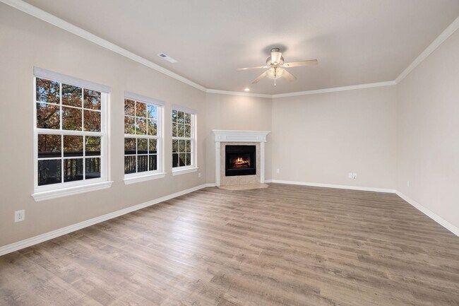 Building Photo - Charming 3-Bed Home in Fayetteville