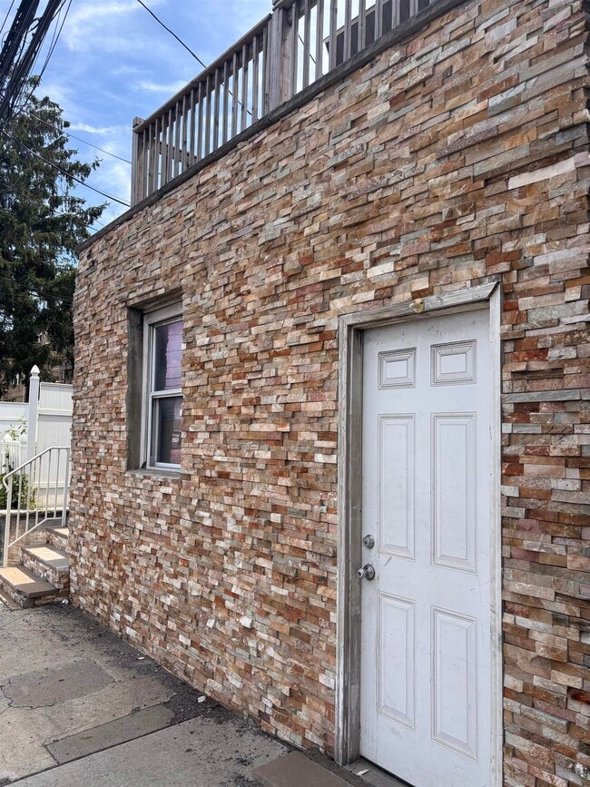 Foto del edificio - 5208 Tonnelle Ave