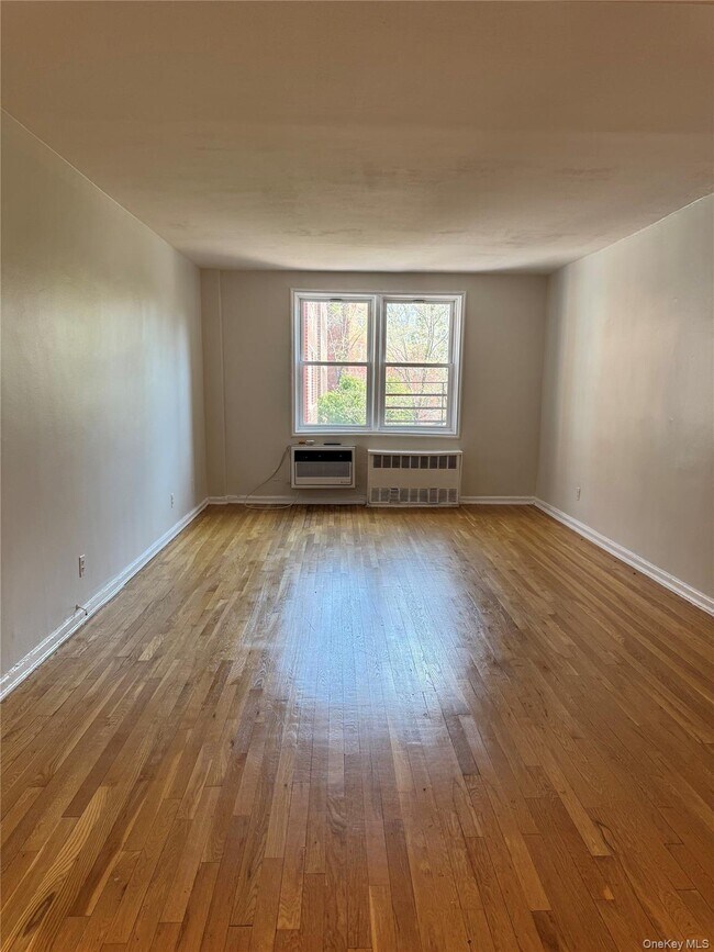Foto del edificio - 700 Scarsdale Ave